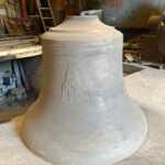 de eerste goten klok met opschrift van de vrienden van de Grote kerk en toren